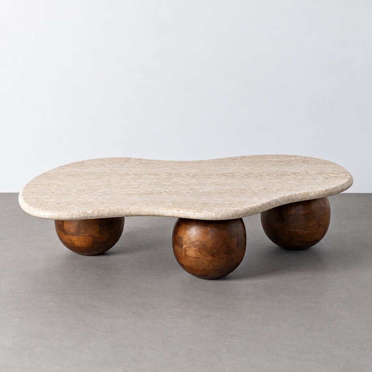 Mesa de centro Veta con sobre de mármol y patas esféricas de mango