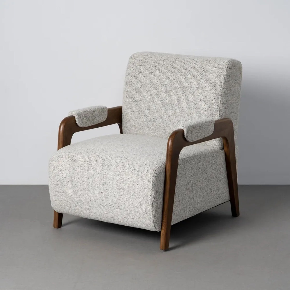 Sillón Noren beige vista en tres cuartos